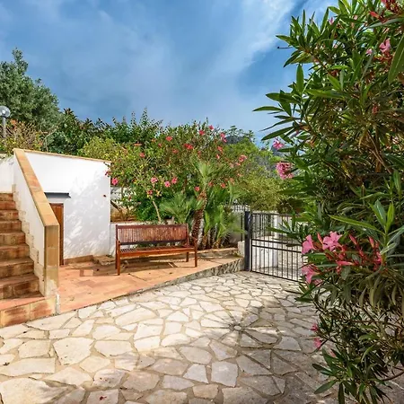 Casa Chiaramarina Apartment *