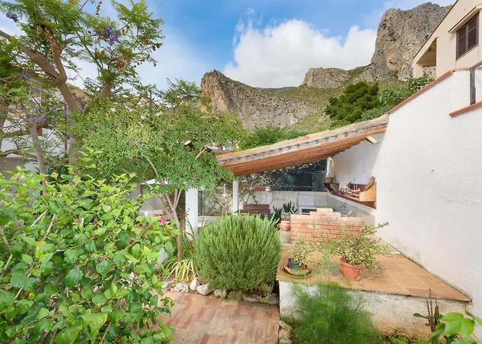 Casa Chiaramarina Apartment *